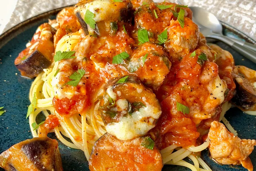 ナスと豚ロースのチーズたっぷりトマトパスタ の作り方 1
